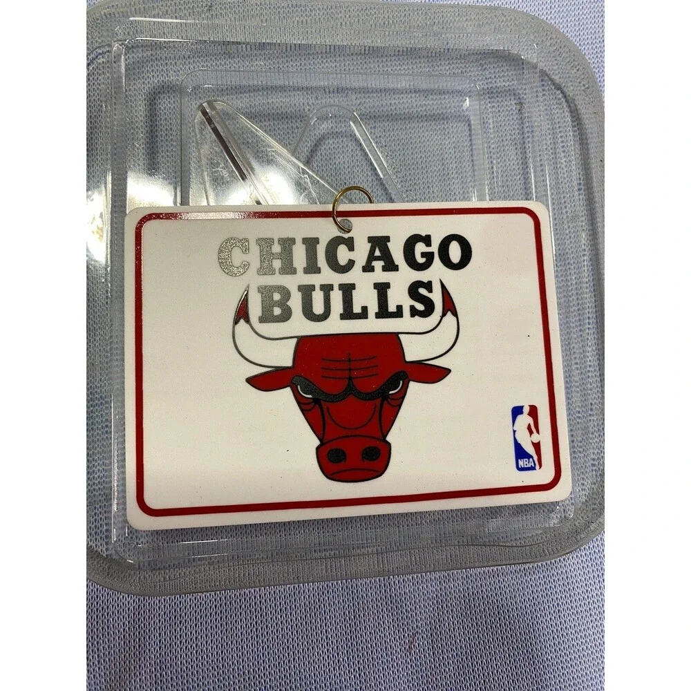 Hallmark Keepsake Christmas Ornament Chicago Bulls NBA Plaque W/ Stand Vtg. 97’